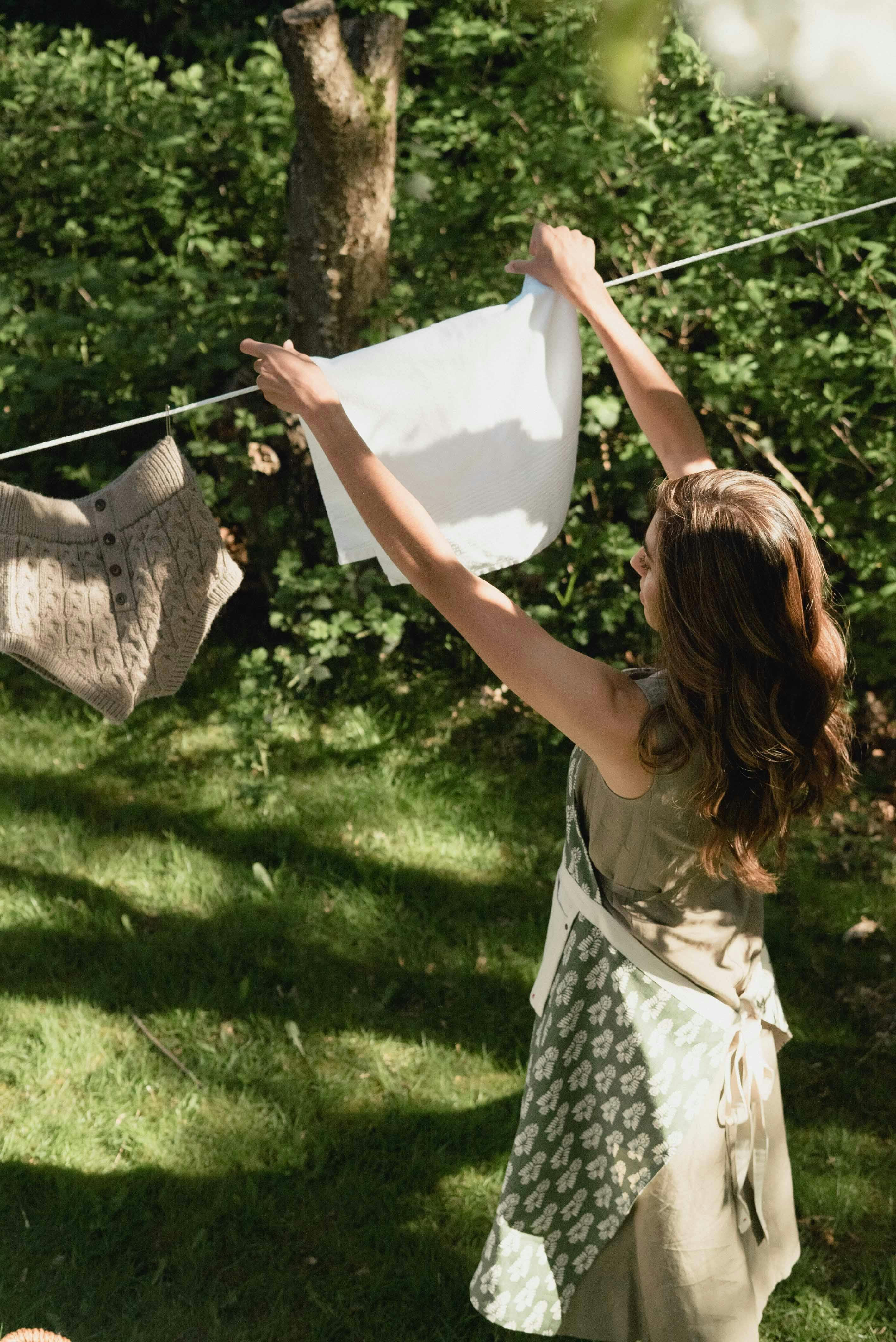Best Laundry Detergents for Hand Washing Clothes – And Why Going Natural is Key!