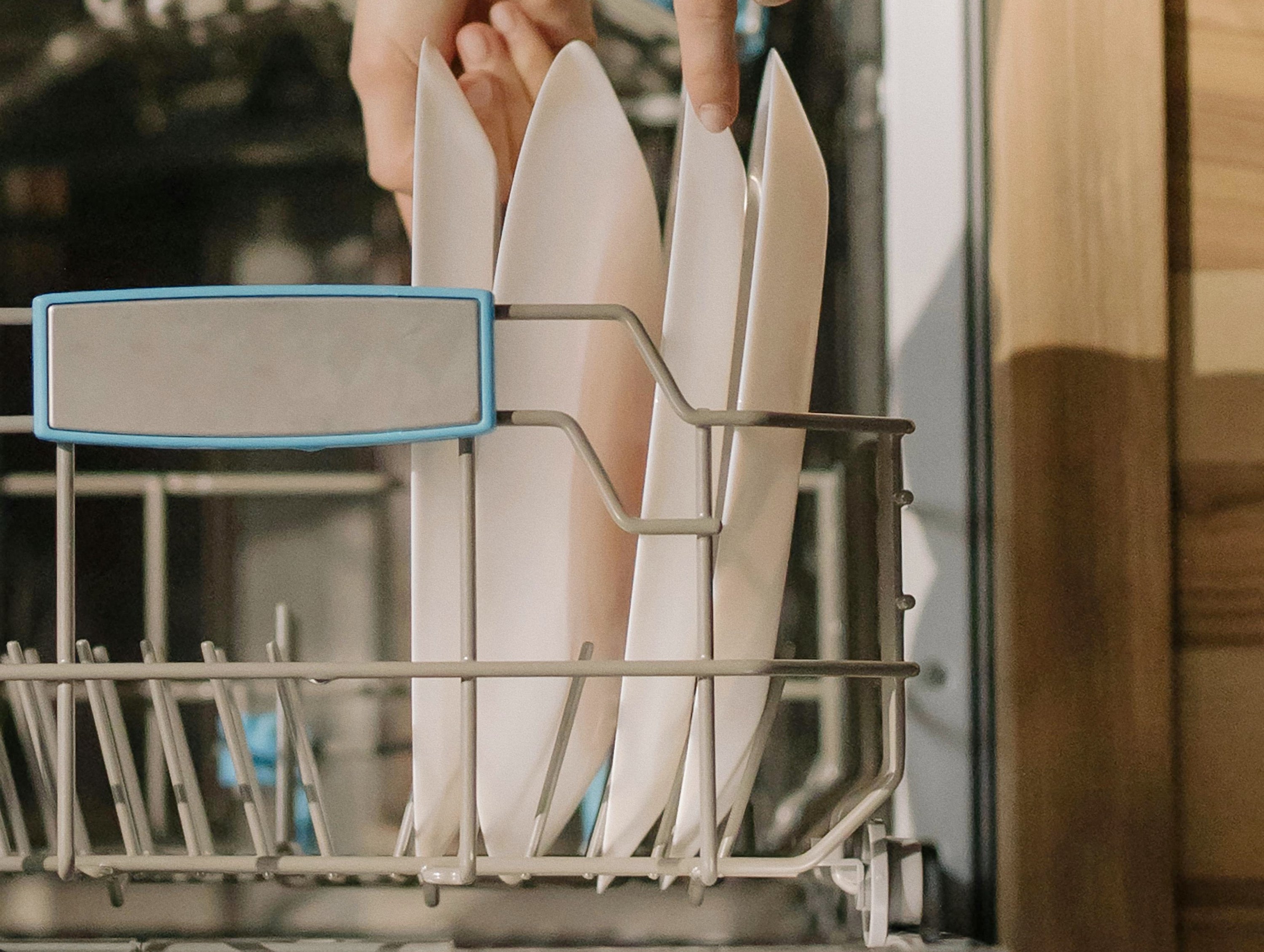 Dishwasher vs Hand Washing: Which Is Really Better?